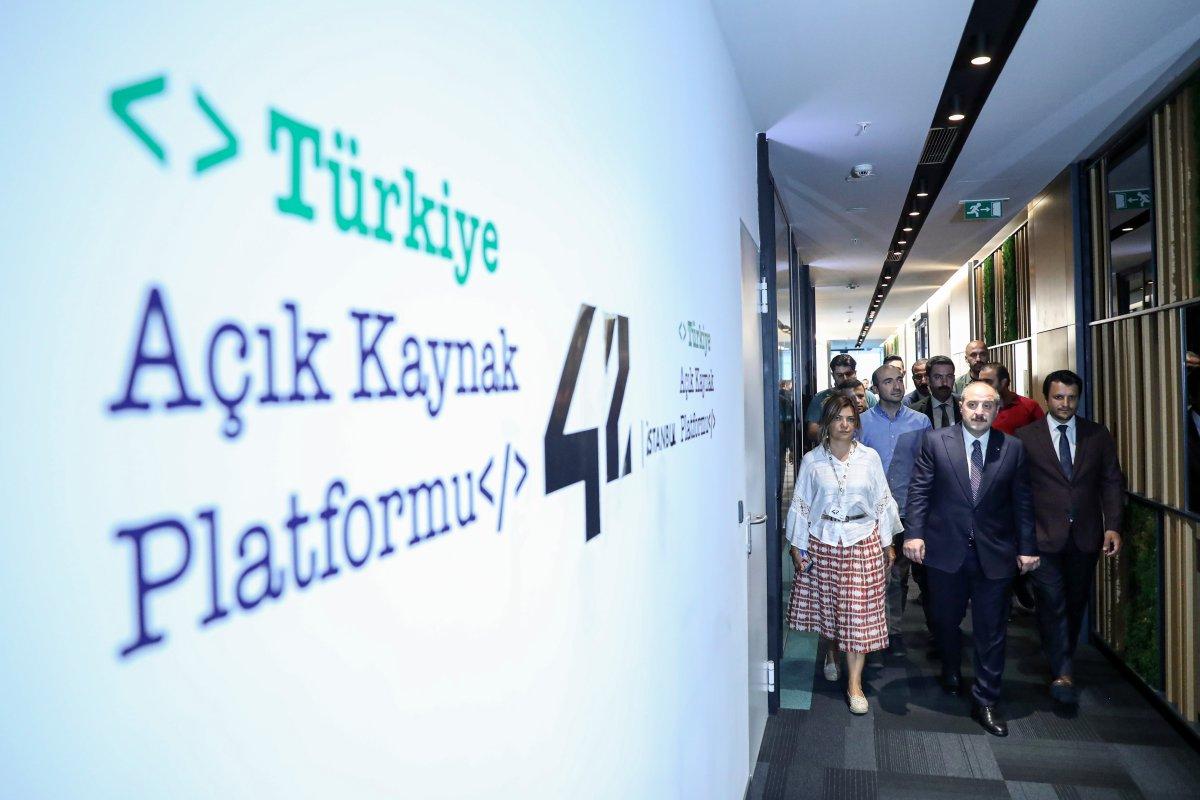 Mustafa Varank, 42 İstanbul yazılım okulunda gençlerle buluştu