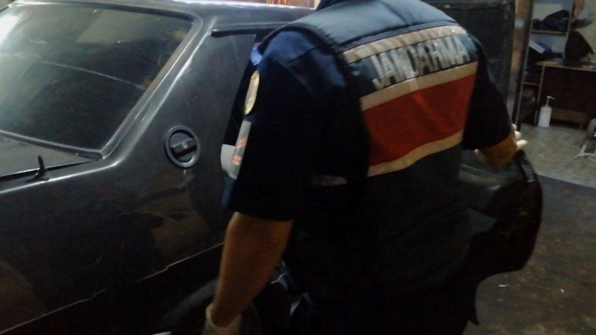 Aksaray’da oto tamirci dükkanında uyuşturucu ve silah ticareti yapanlara operasyon