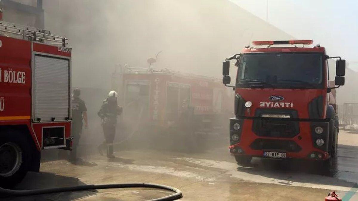 Gaziantep'te fabrikada yangın: 5 işçi dumandan etkilendi