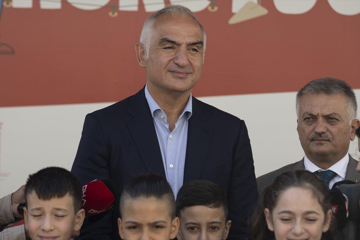 Mehmet Nuri Ersoy, Türkiye’nin turizmdeki kişi başı gelir rekorunu paylaştı