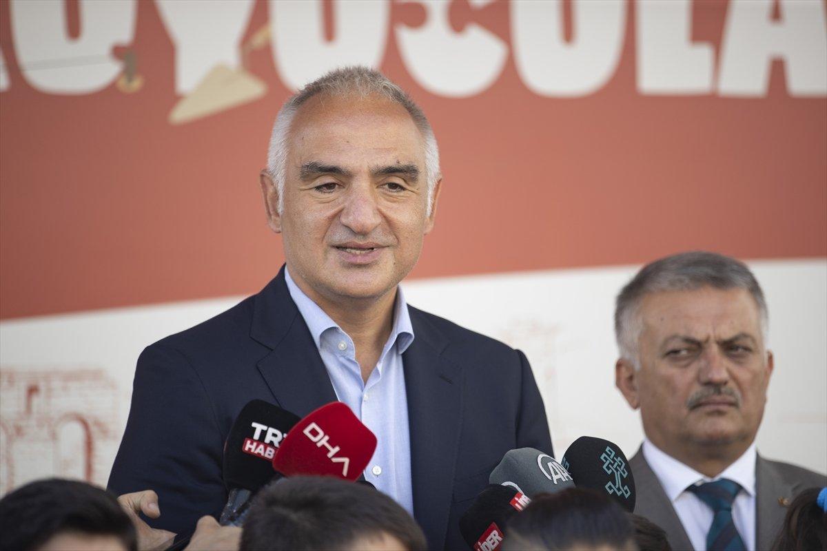 Mehmet Nuri Ersoy, Türkiye’nin turizmdeki kişi başı gelir rekorunu paylaştı