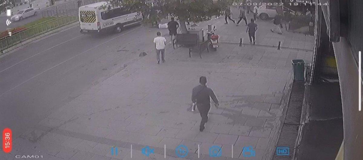 İstanbul'da kaza sonrası hasarlı araçla hatıra fotoğrafı çektirdiler