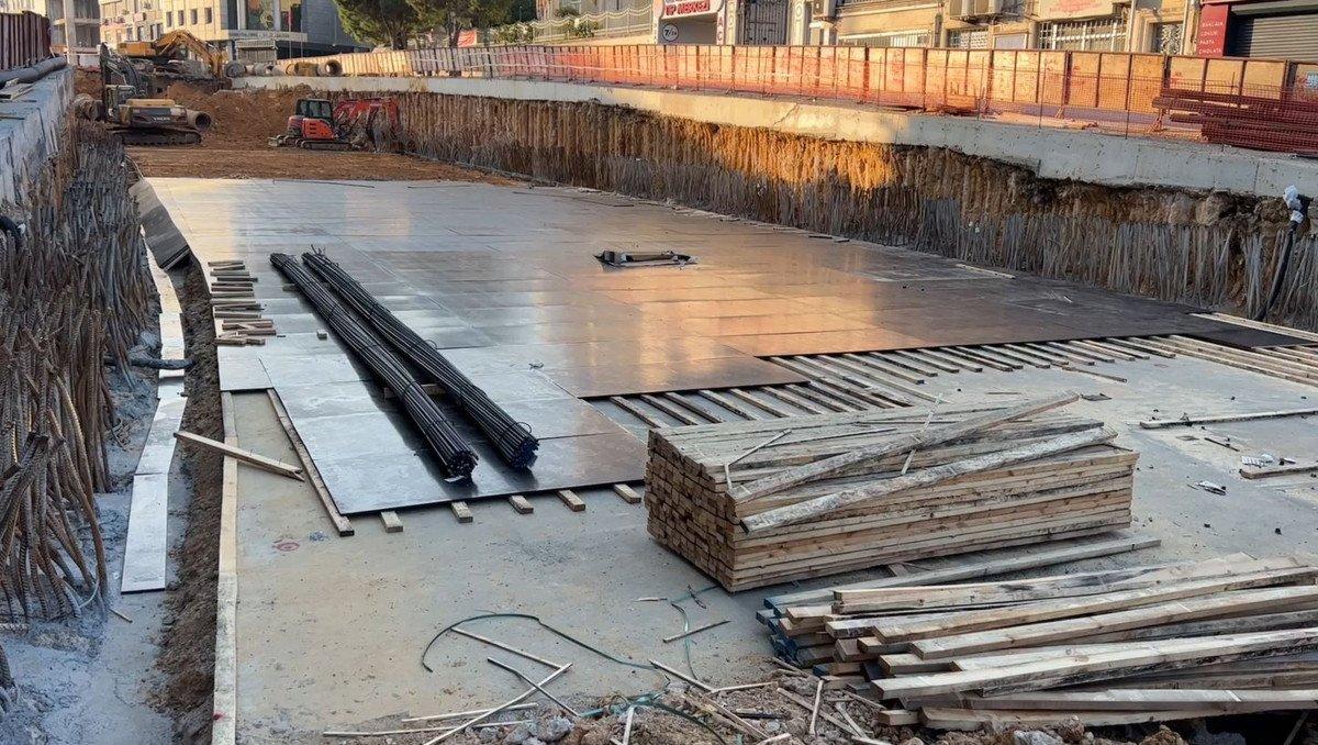 Maltepe'de, işçi kılığına girip inşaattan hırsızlık yaptılar