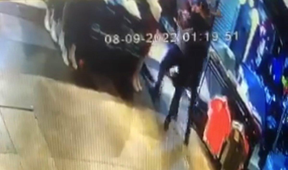 Eminönü'ndeki yer altı çarşısındaki silahlı kavga kamerada