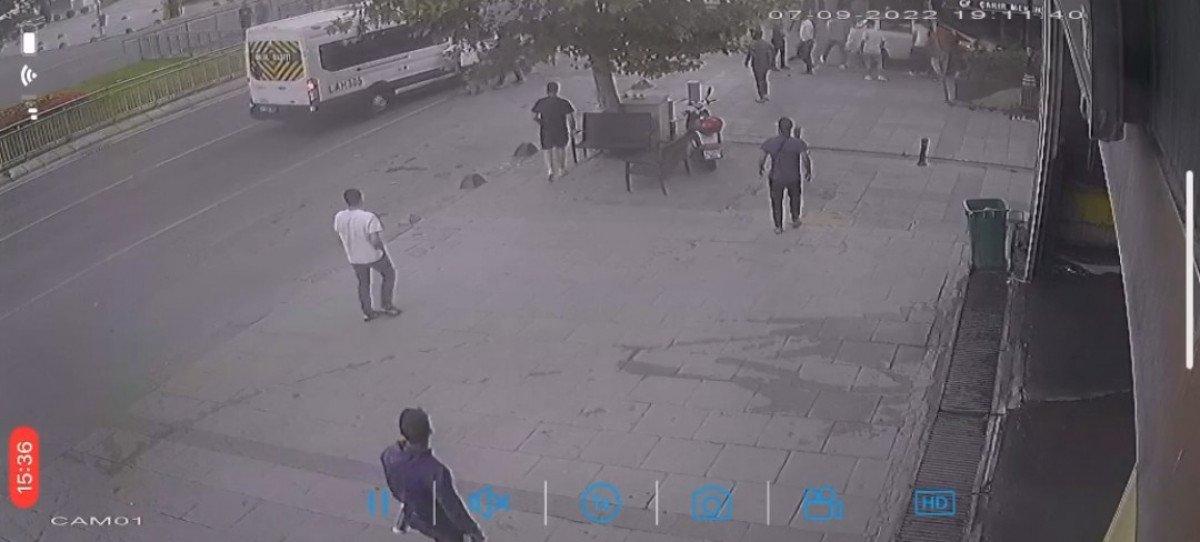 İstanbul'da kaza sonrası hasarlı araçla hatıra fotoğrafı çektirdiler