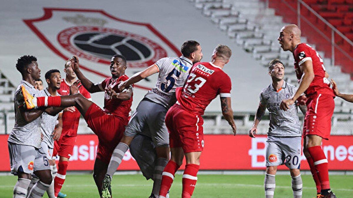 UEFA'dan kulüplerimize para cezası