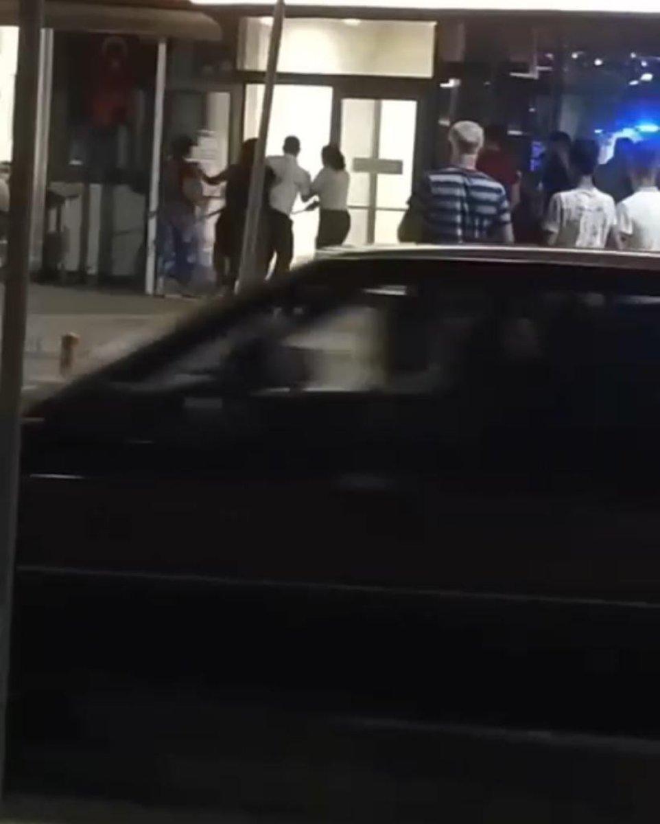 Adana’da kadınlar, ellerinde sopalarla acil servisi bastı