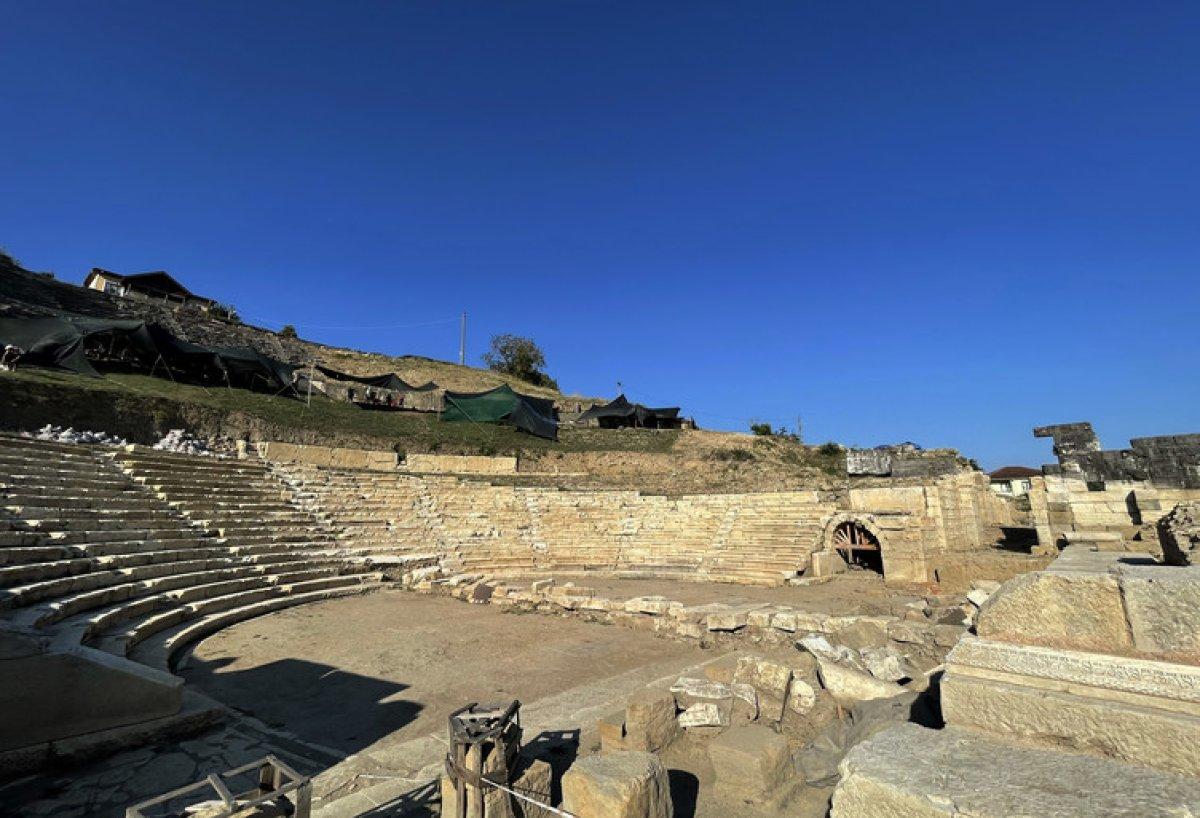 Depremlerle hasar gören Düzce'deki antik kent tarihe ışık tutuyor