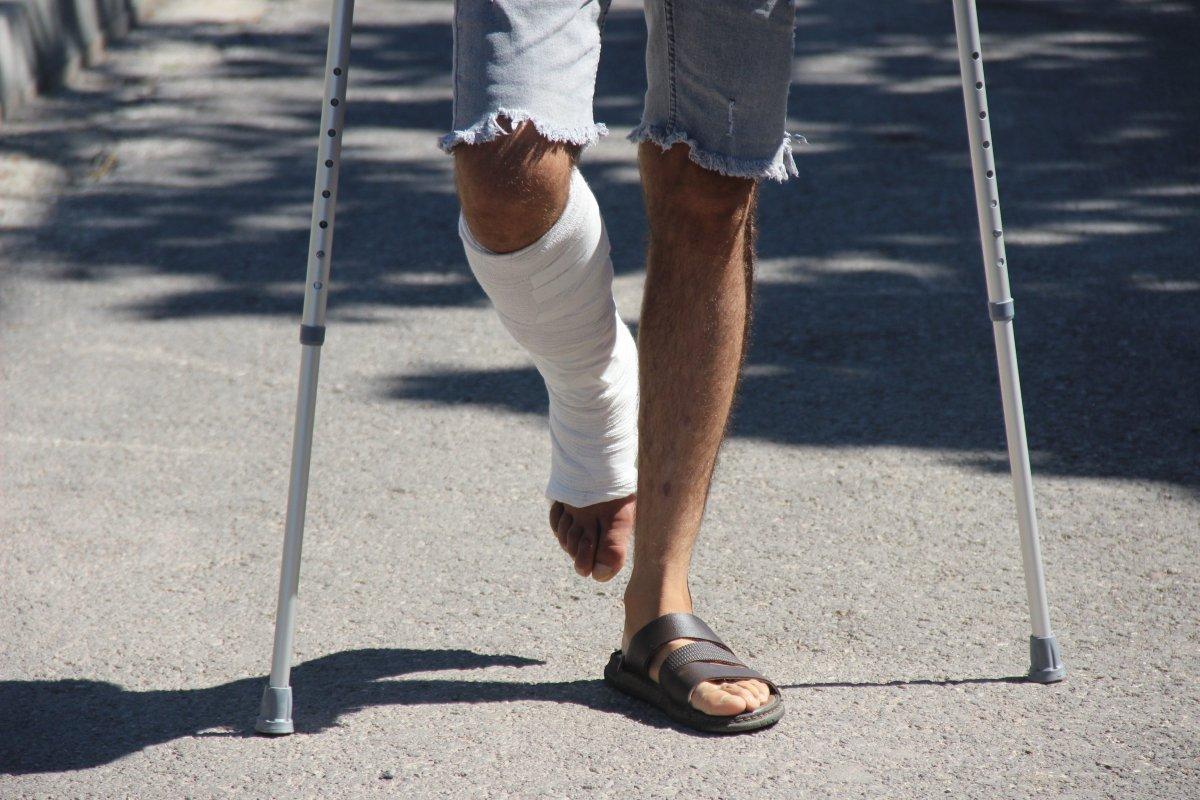 Kocaeli'de akrabalarının darbettiği şahıs şimdi de ayağından vuruldu