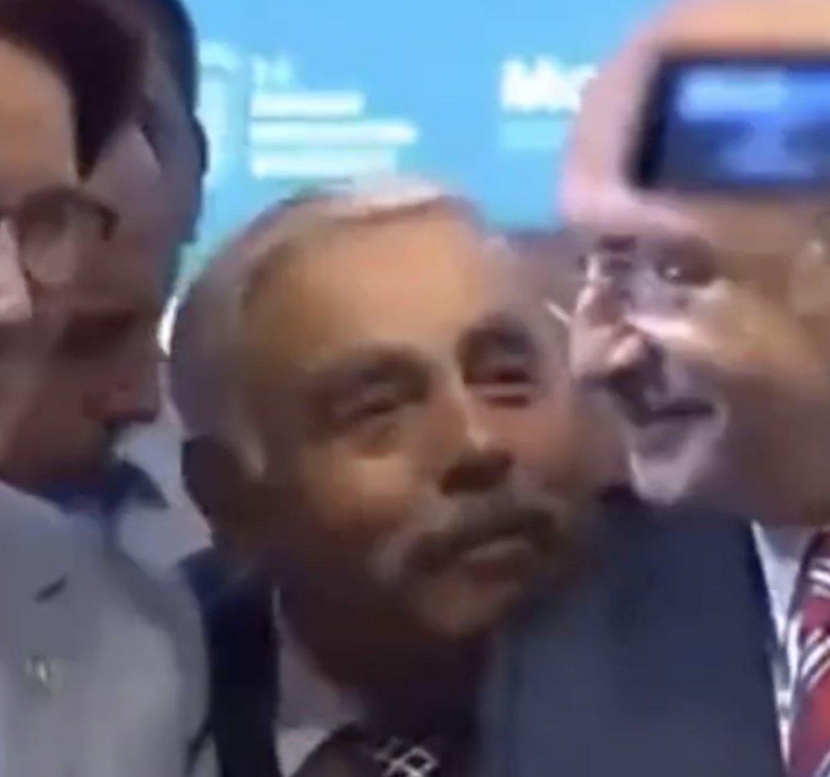 Çiftçinin Kemal Kılıçdaroğlu'na sarılıp öptüğü anlar kameralara yansıdı