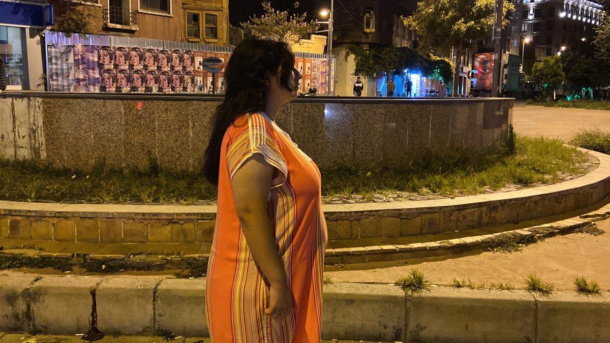 Beyoğlu’nda yabancı uyruklu kadın, saatlerce kaldırımda hareketsiz durdu