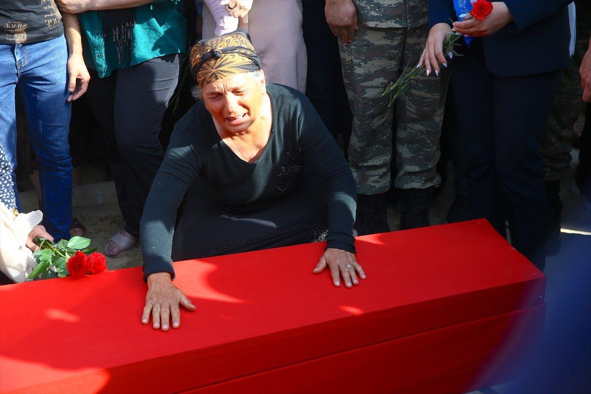 Azerbaycan, şehitlerini son yolculuğuna uğurladı
