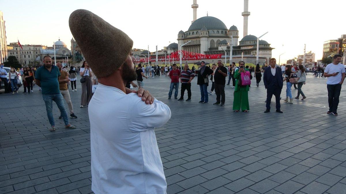 Taksim Meydanı’nda sema gösterisi büyük ilgi çekti