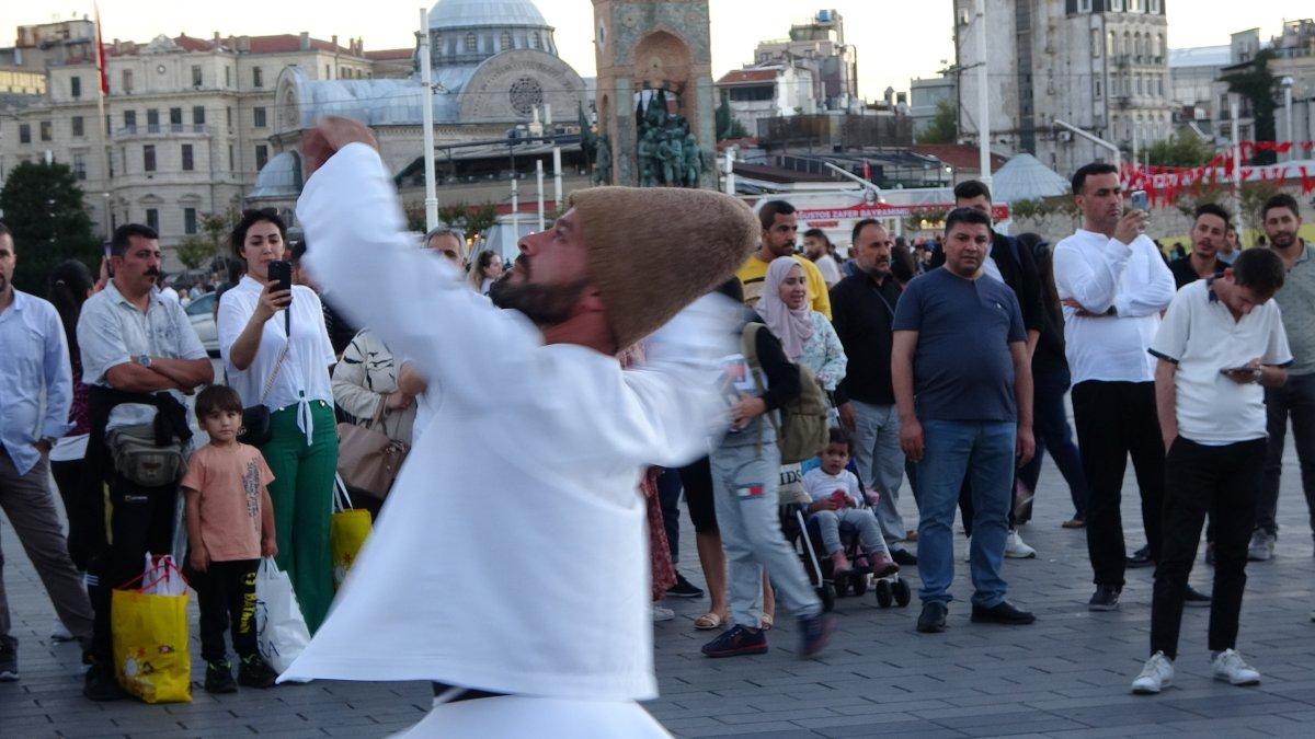 Taksim Meydanı’nda sema gösterisi büyük ilgi çekti