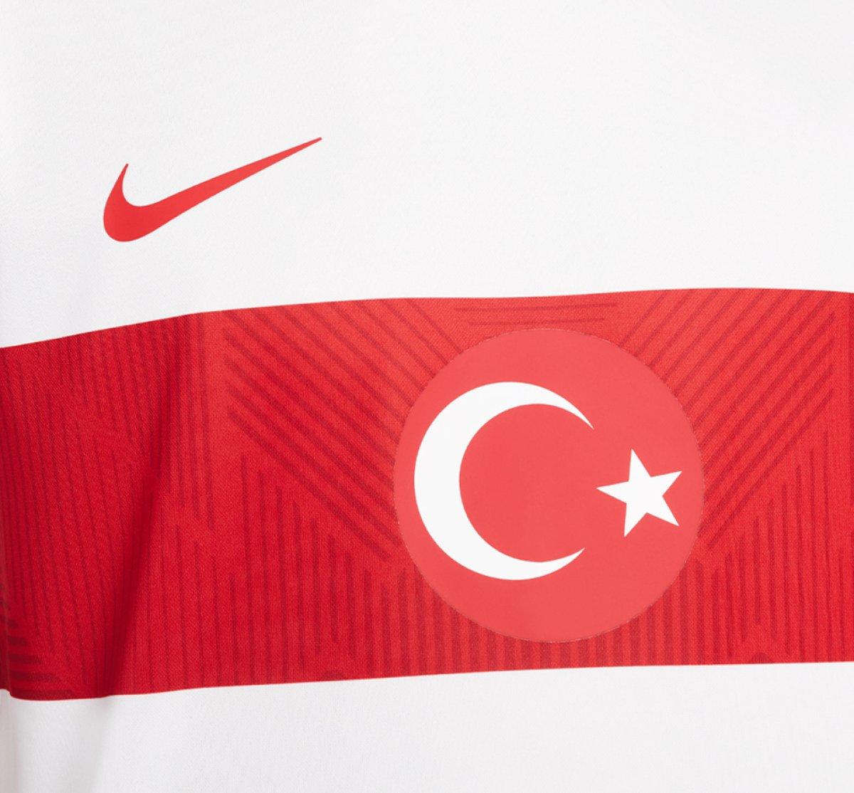 Milli Takım'ın 100'üncü yıl formaları tanıtıldı