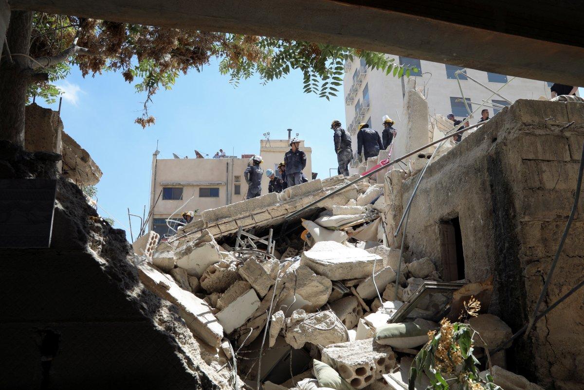 Ürdün'de bebek, 30 saat sonra enkazdan sağ çıktı