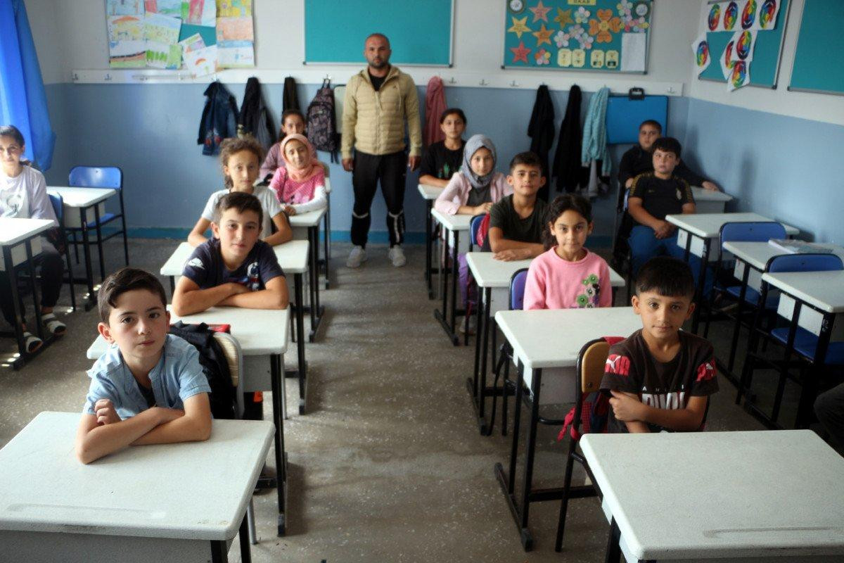 Tokat'ta öğrencilerin öğretmen sevgisi kamerada