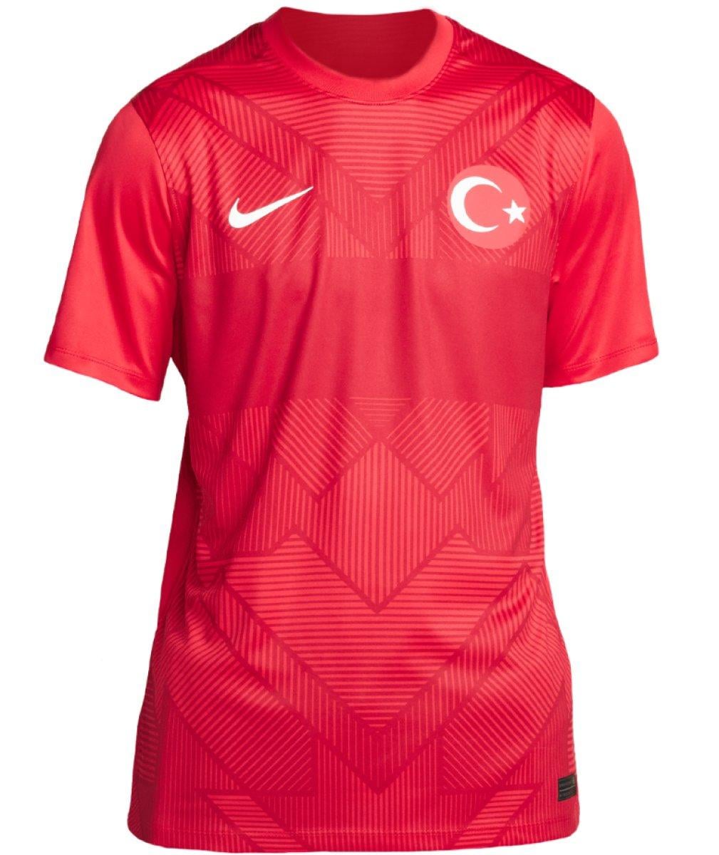 Milli Takım'ın 100'üncü yıl formaları tanıtıldı