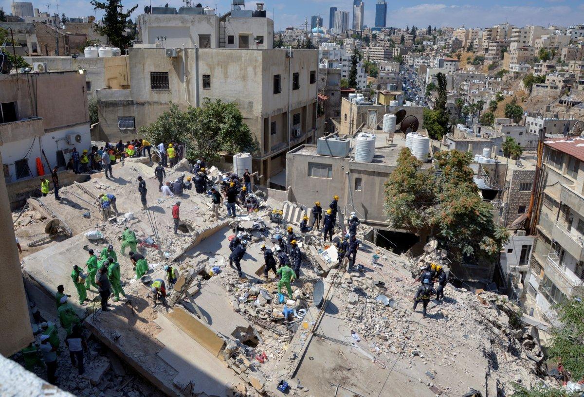 Ürdün'de bebek, 30 saat sonra enkazdan sağ çıktı