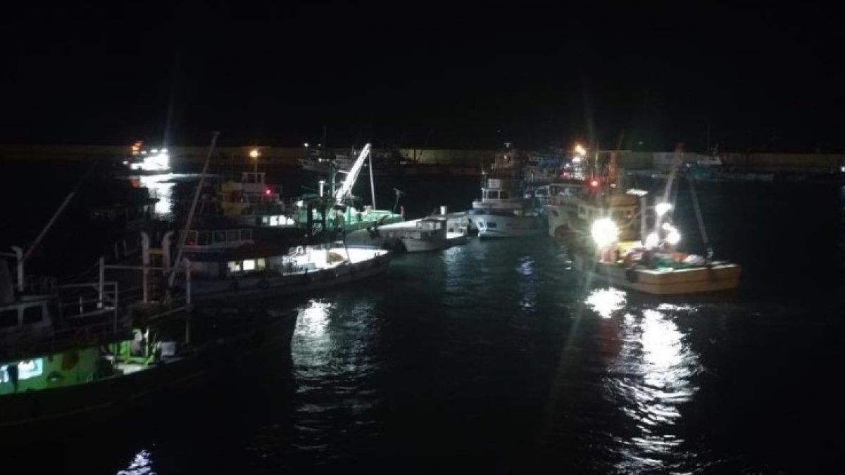 Akdenizli balıkçılar, ağlarını atmak için denize açıldı