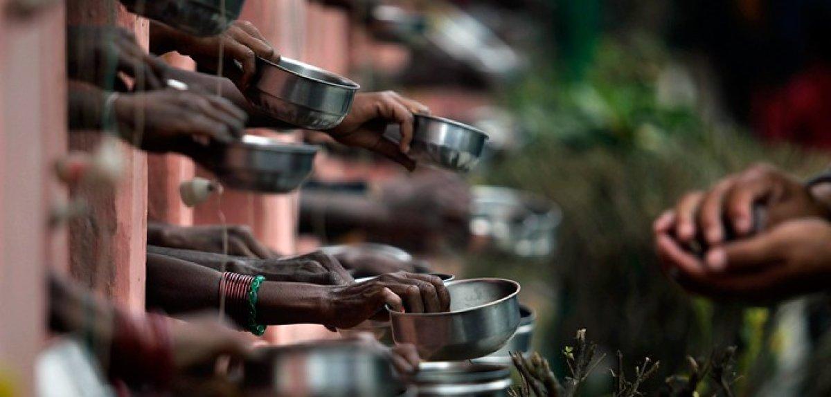 Sıkıntı ve musibetlerden uzaklaşmaya vesile: 'Sadaka'