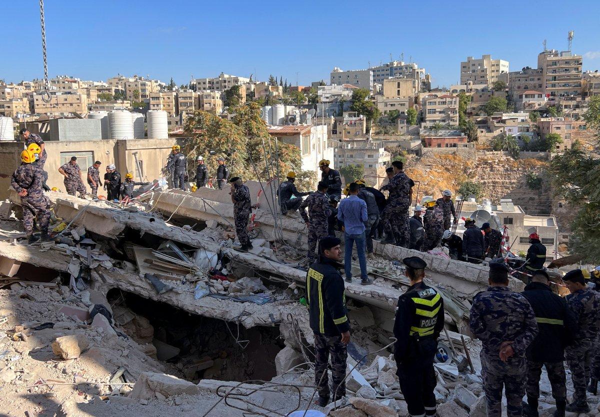 Ürdün'de bebek, 30 saat sonra enkazdan sağ çıktı