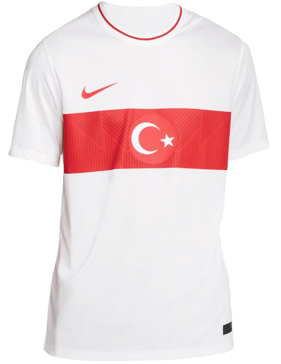 Milli Takım'ın 100'üncü yıl formaları tanıtıldı