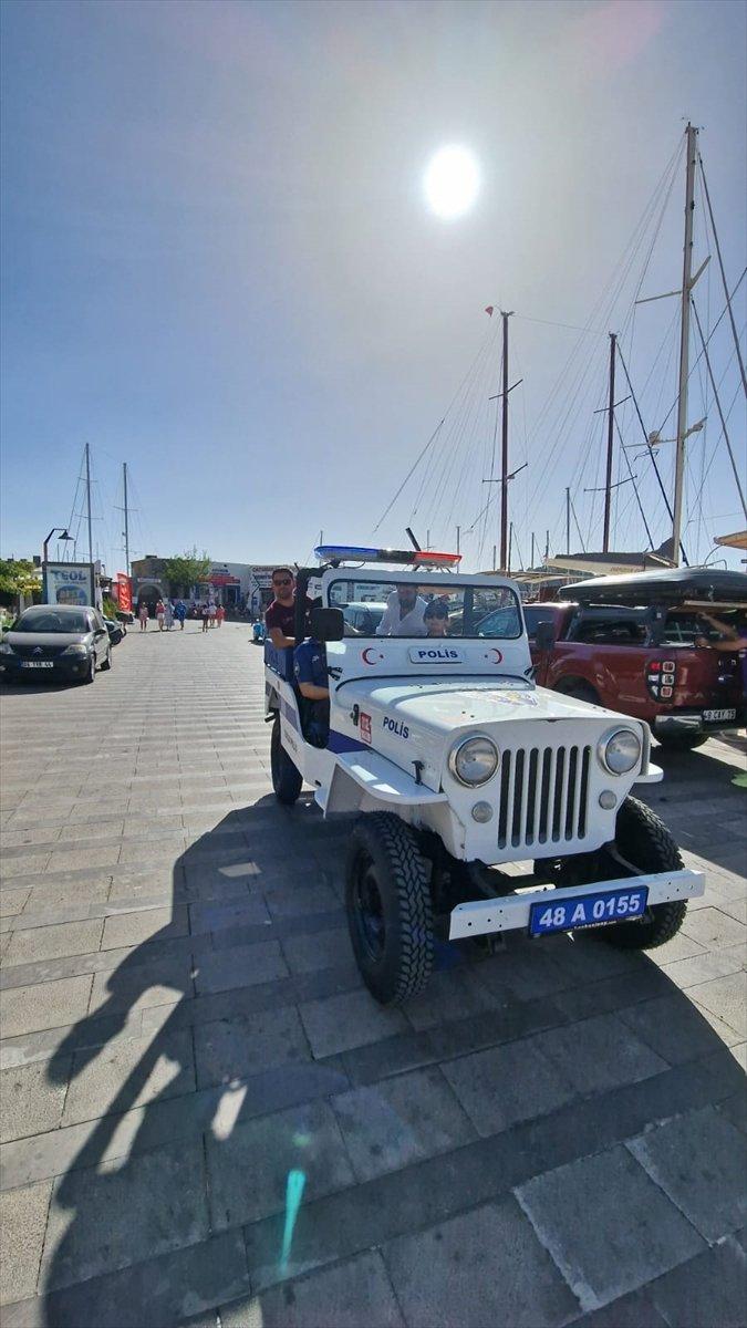 Bodrum'da 1954 model araç yenilenerek turizm polisinin hizmetine verildi
