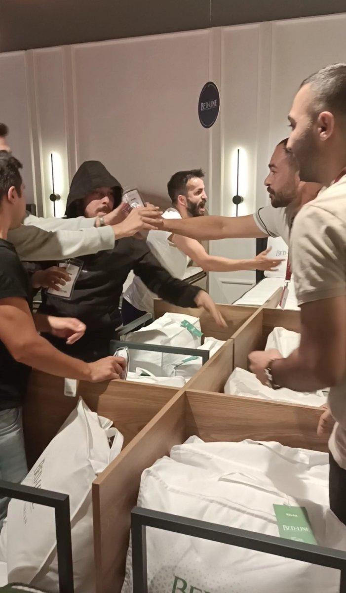 Ordu'da, mağazada indirimli telefon izdihamı