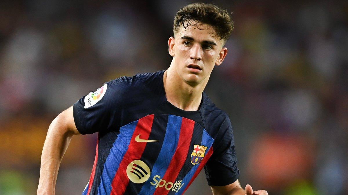 Kadın taraftar Gavi'ye telefon numarasını verdi