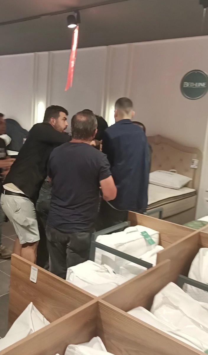 Ordu'da, mağazada indirimli telefon izdihamı