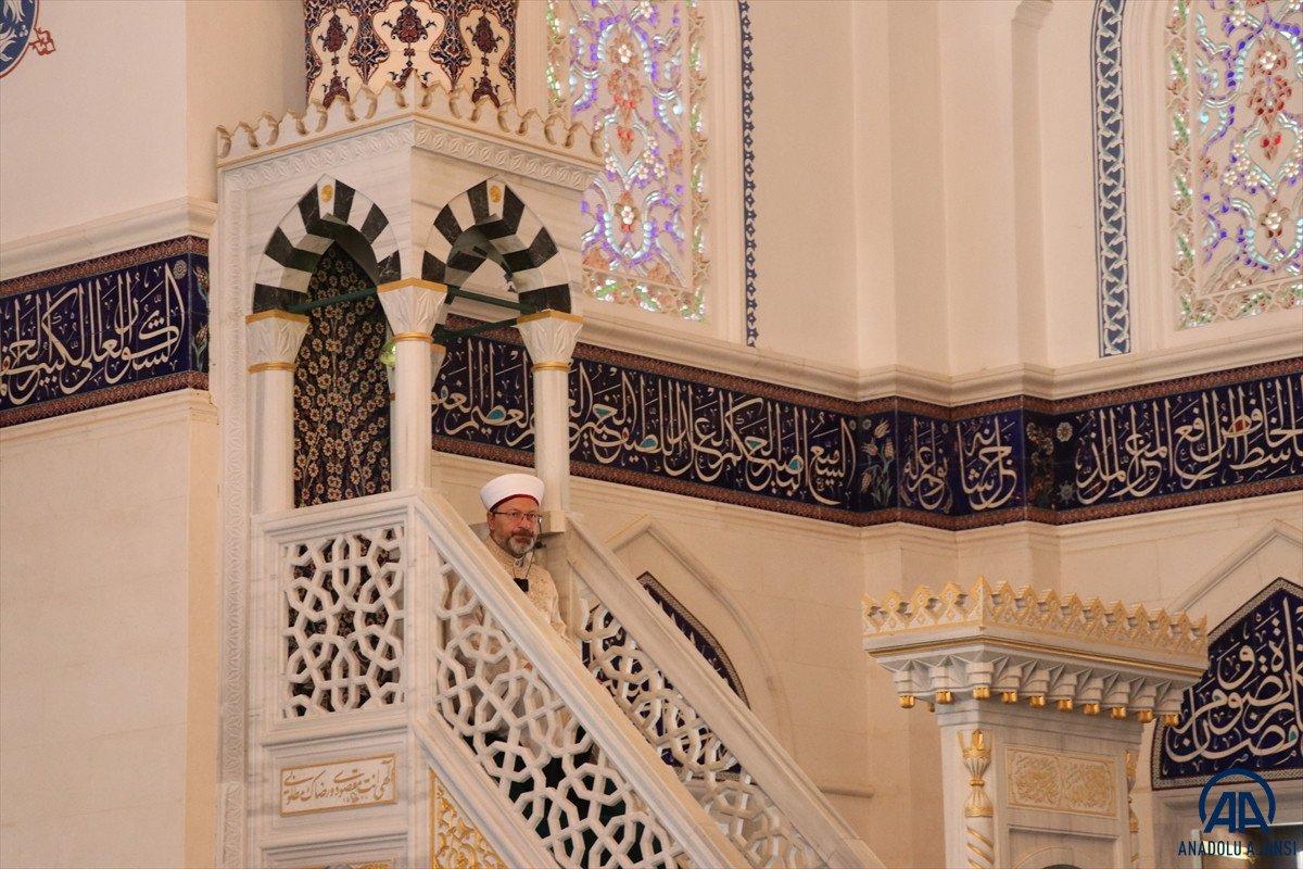 Diyanet İşleri Başkanı Erbaş, Japonya'da cuma hutbesi irad etti