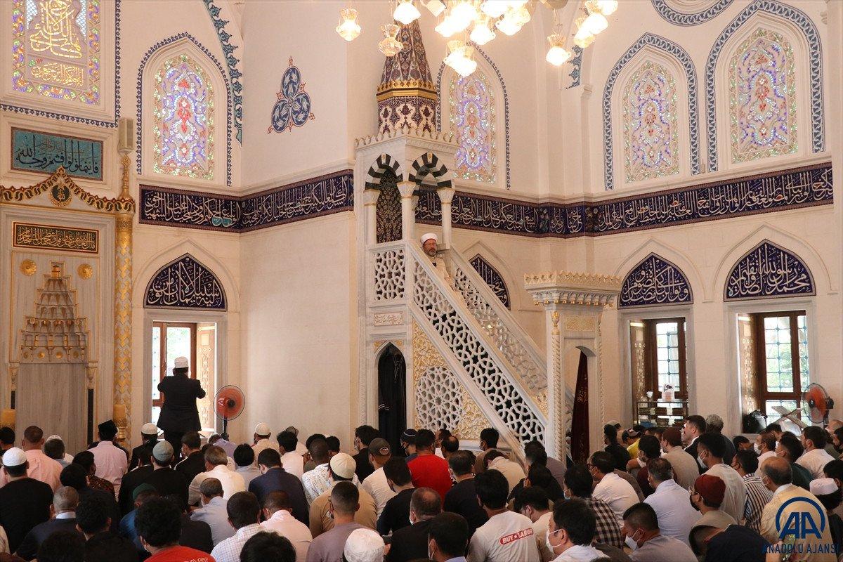 Diyanet İşleri Başkanı Erbaş, Japonya'da cuma hutbesi irad etti