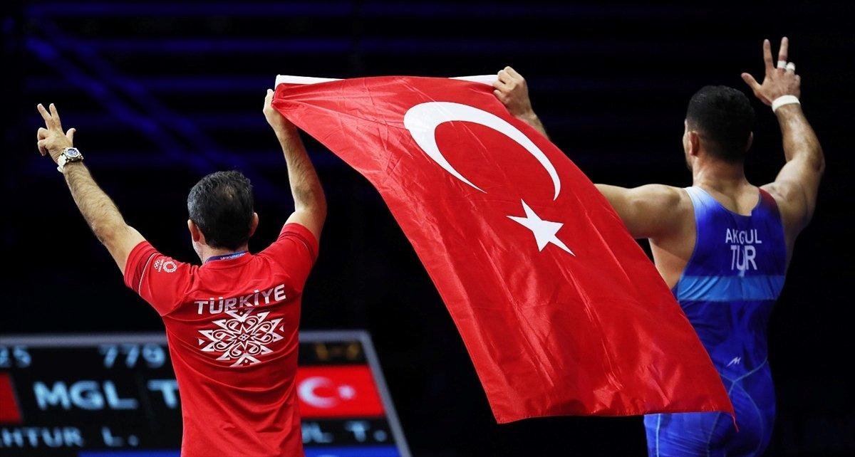 Taha Akgül, dünya şampiyonu oldu