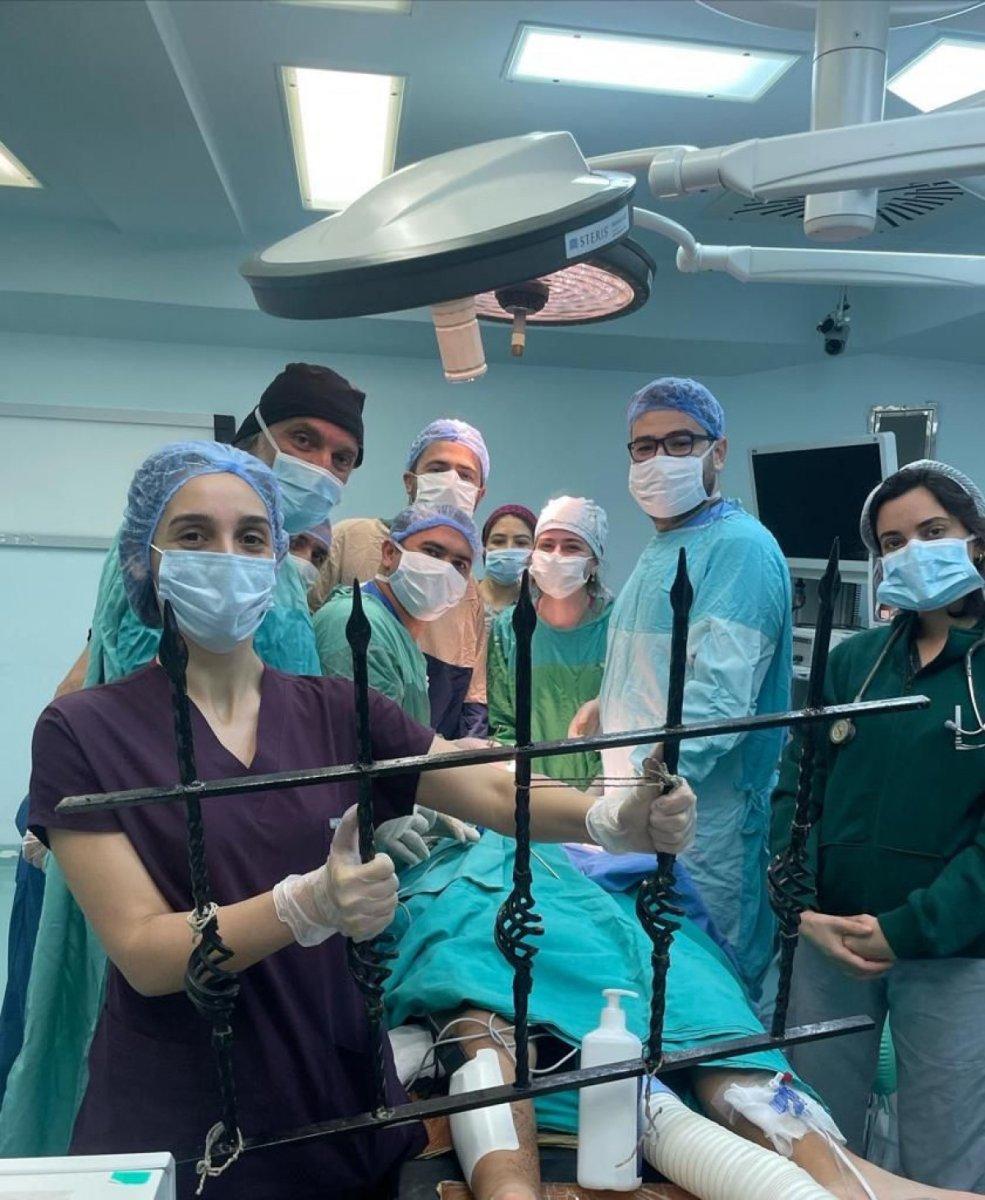 Bahçelievler’de çocuğun boğazına demir korkuluk saplandı