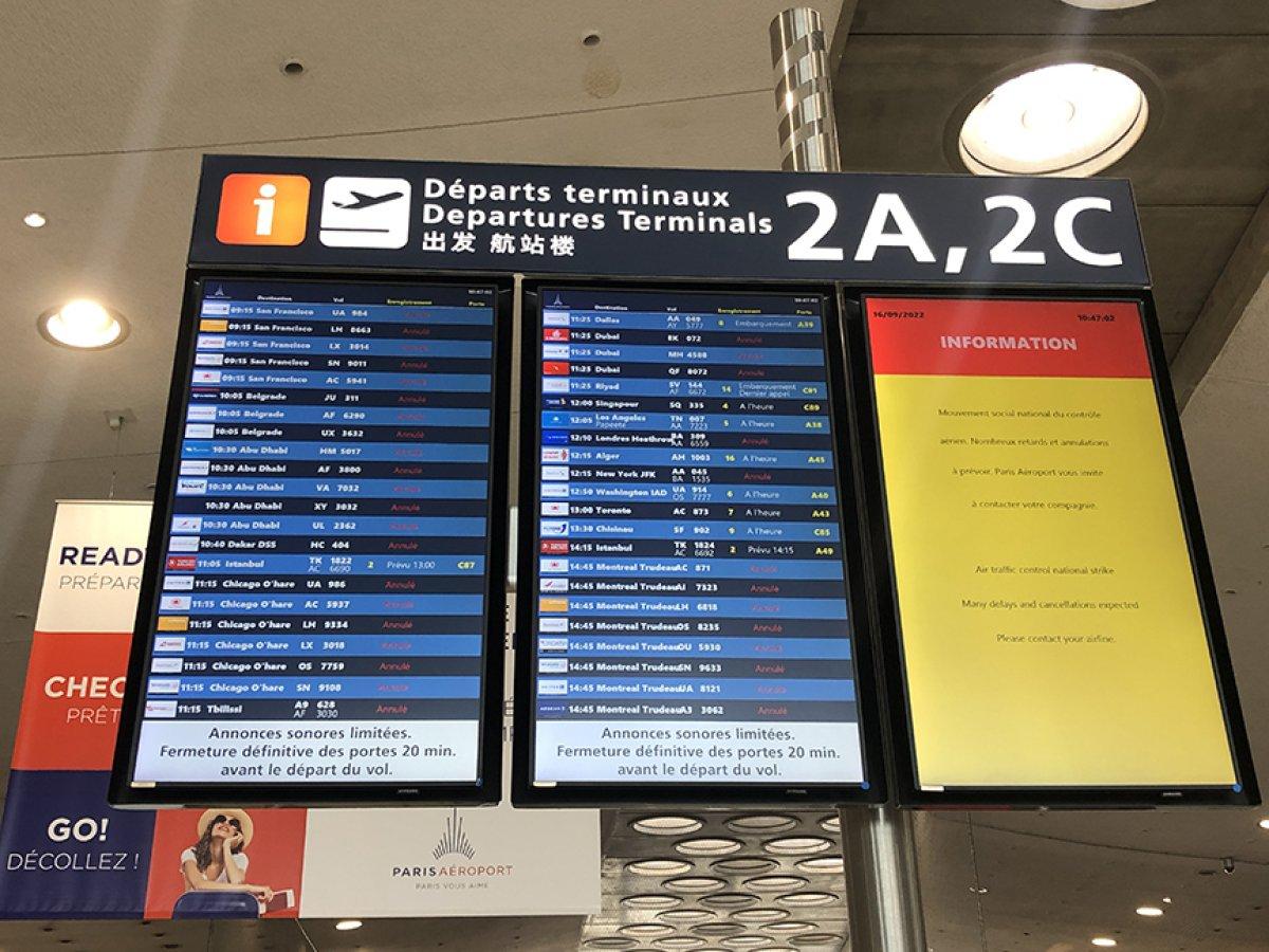 Fransa'da grev nedeniyle uçuşlar iptal edildi