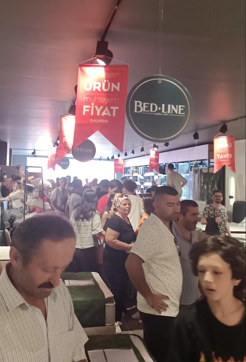 Ordu'da, mağazada indirimli telefon izdihamı