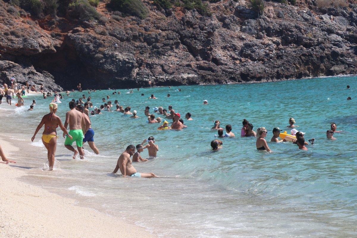 Alanya sahilleri eylül yoğunluğu yaşıyor