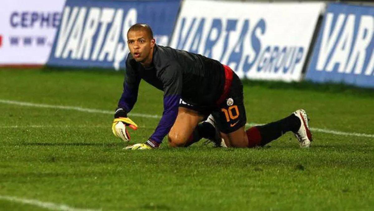 Zorunlu olarak kaleye geçen futbolcular