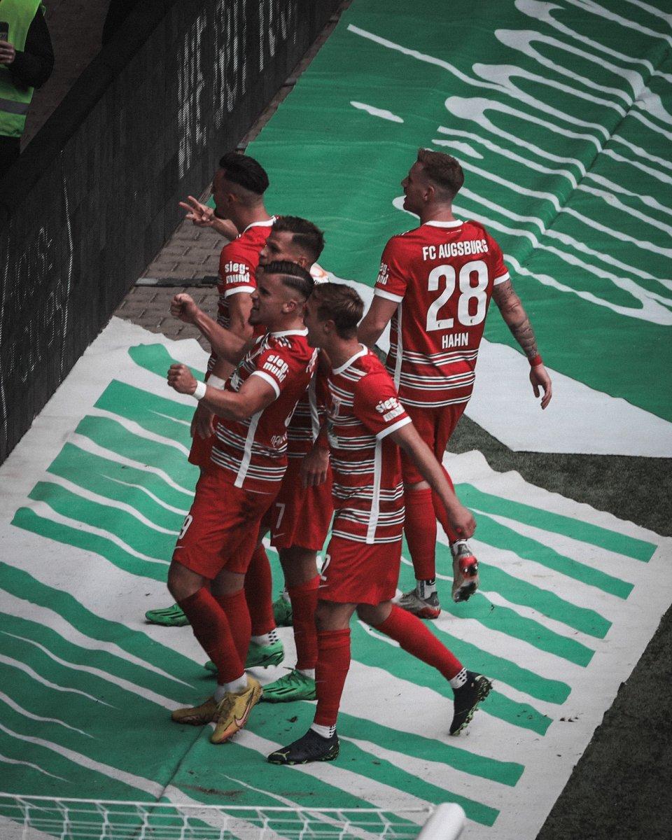 Augsburg, Bayern Münih'i Berisha'nın golüyle mağlup etti