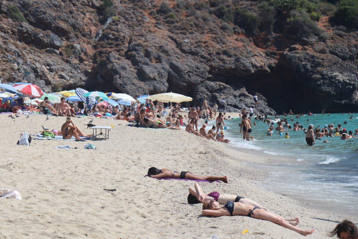Alanya sahilleri eylül yoğunluğu yaşıyor