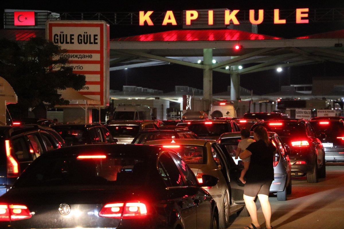 Bulgarlar, Kapıkule Sınır Kapısı'nda yoğunluk oluşturdu