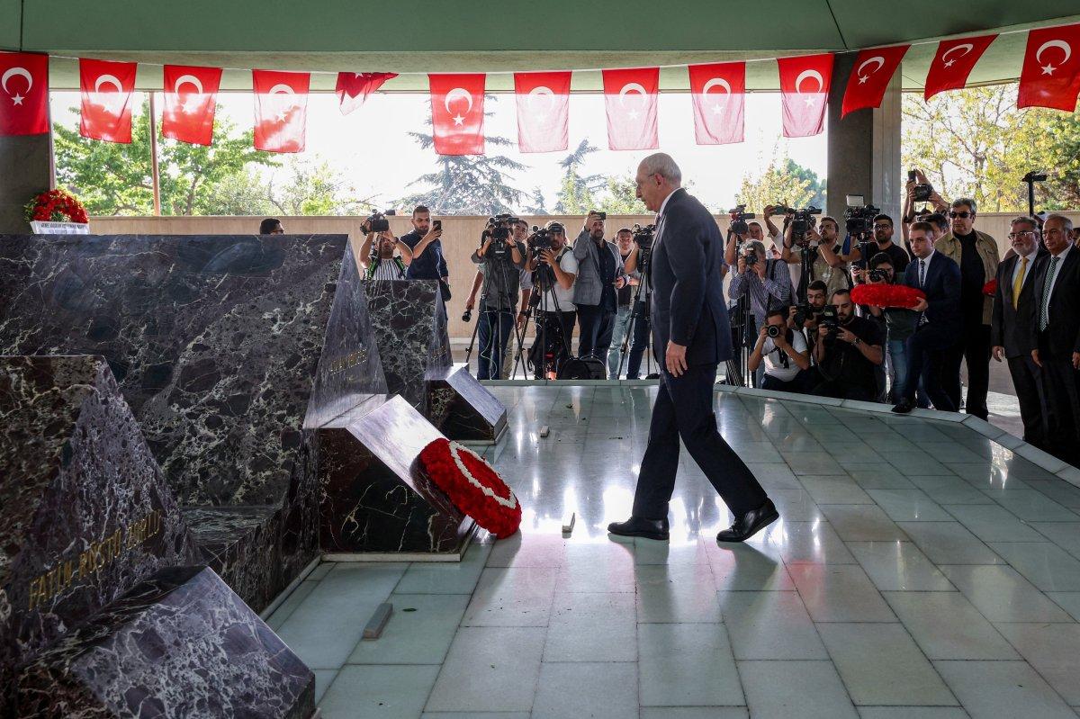Kemal Kılıçdaroğlu'ndan Adnan Menderes'in mezarına ziyaret