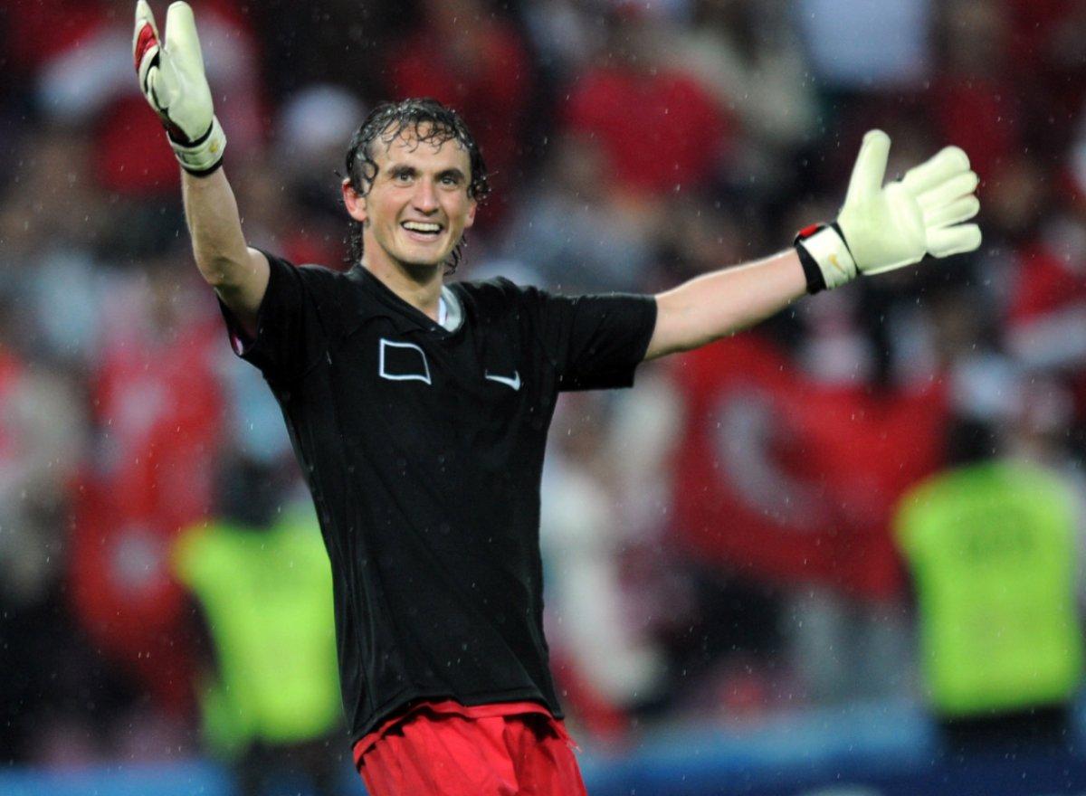 Zorunlu olarak kaleye geçen futbolcular