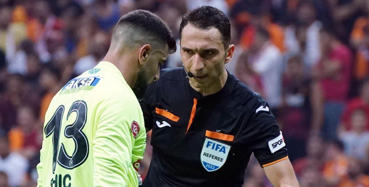 Zorunlu olarak kaleye geçen futbolcular