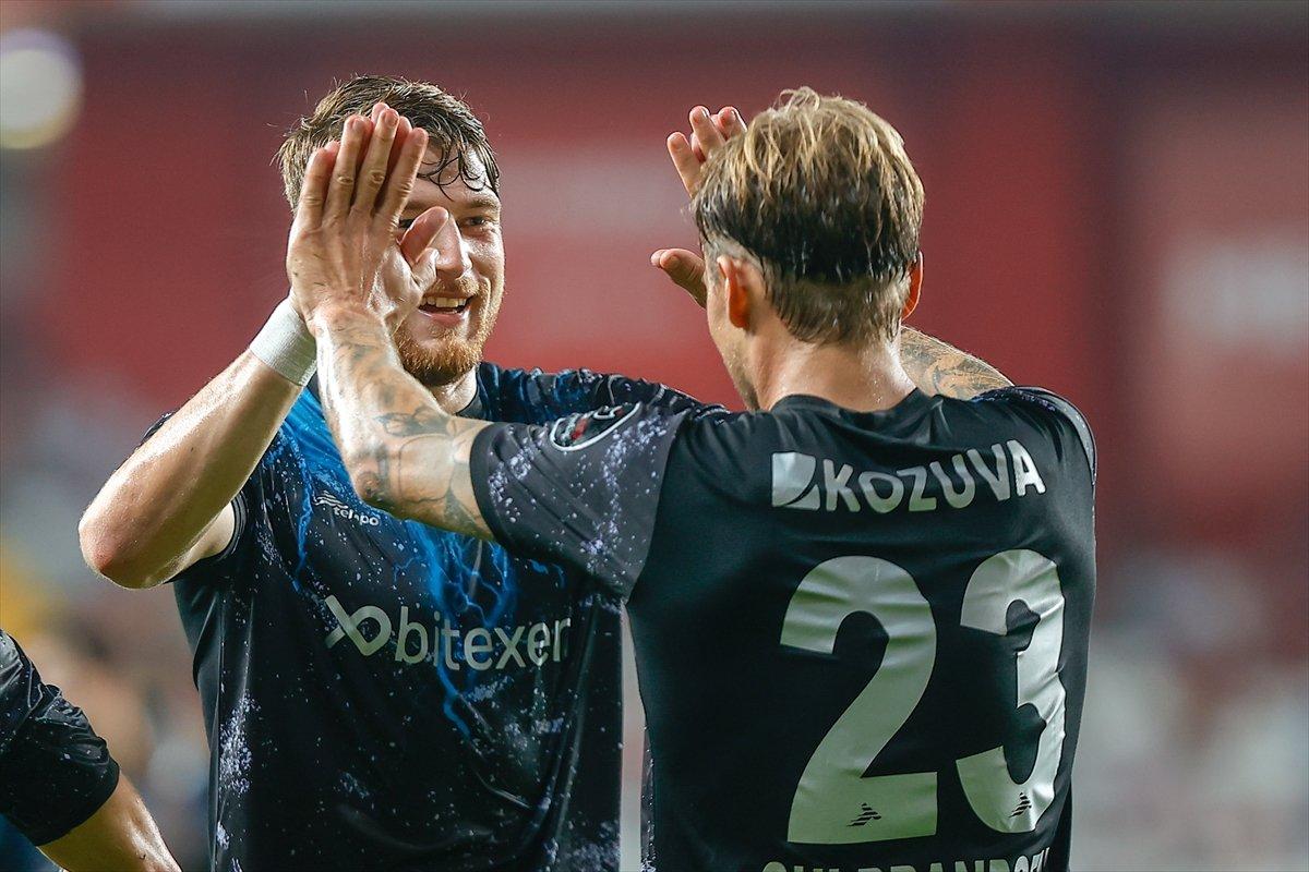 Adana Demirspor, Antalyaspor deplasmanından liderlikle döndü