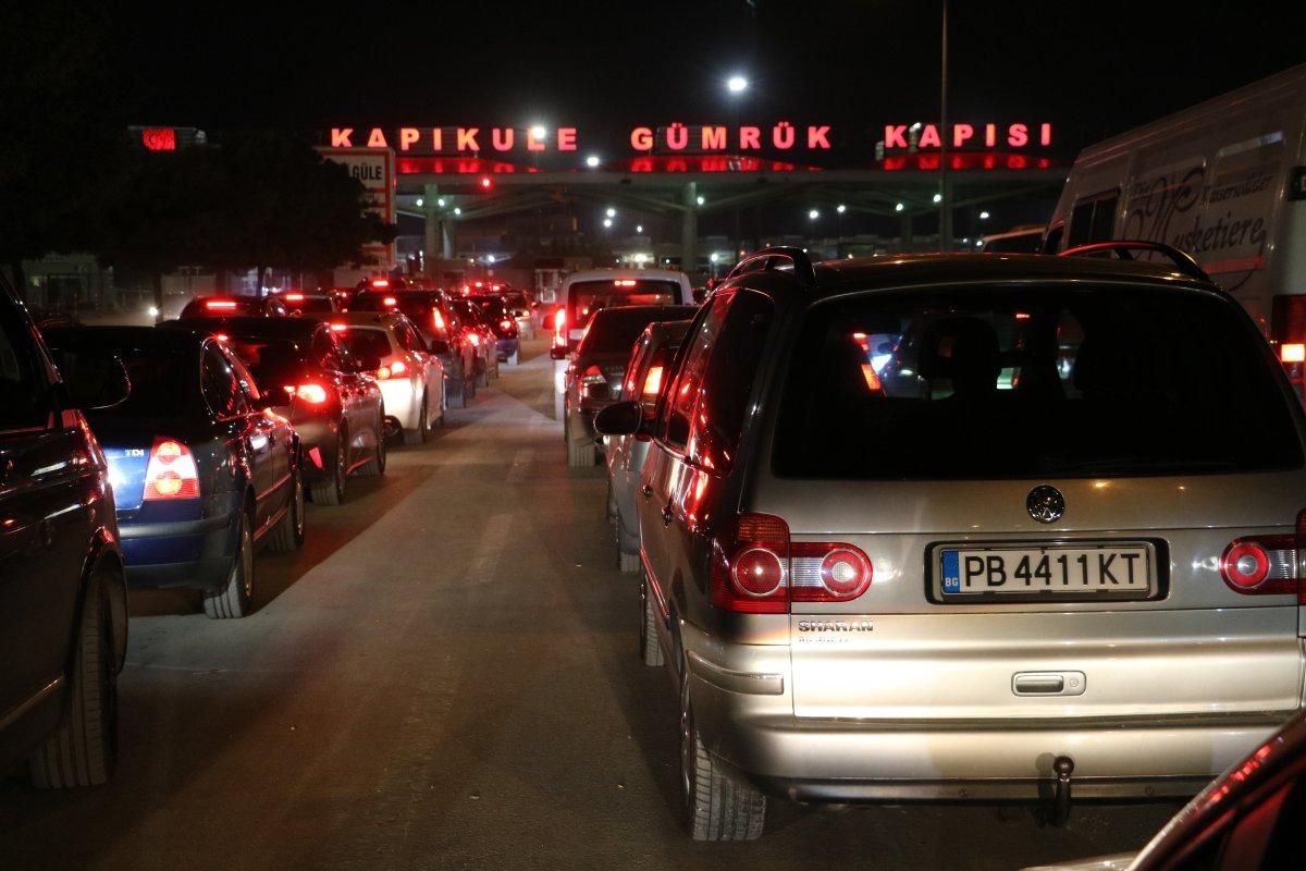 Bulgarlar, Kapıkule Sınır Kapısı'nda yoğunluk oluşturdu