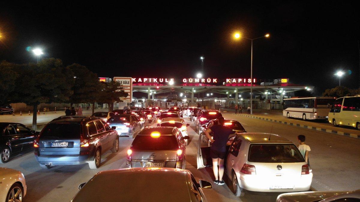 Bulgarlar, Kapıkule Sınır Kapısı'nda yoğunluk oluşturdu