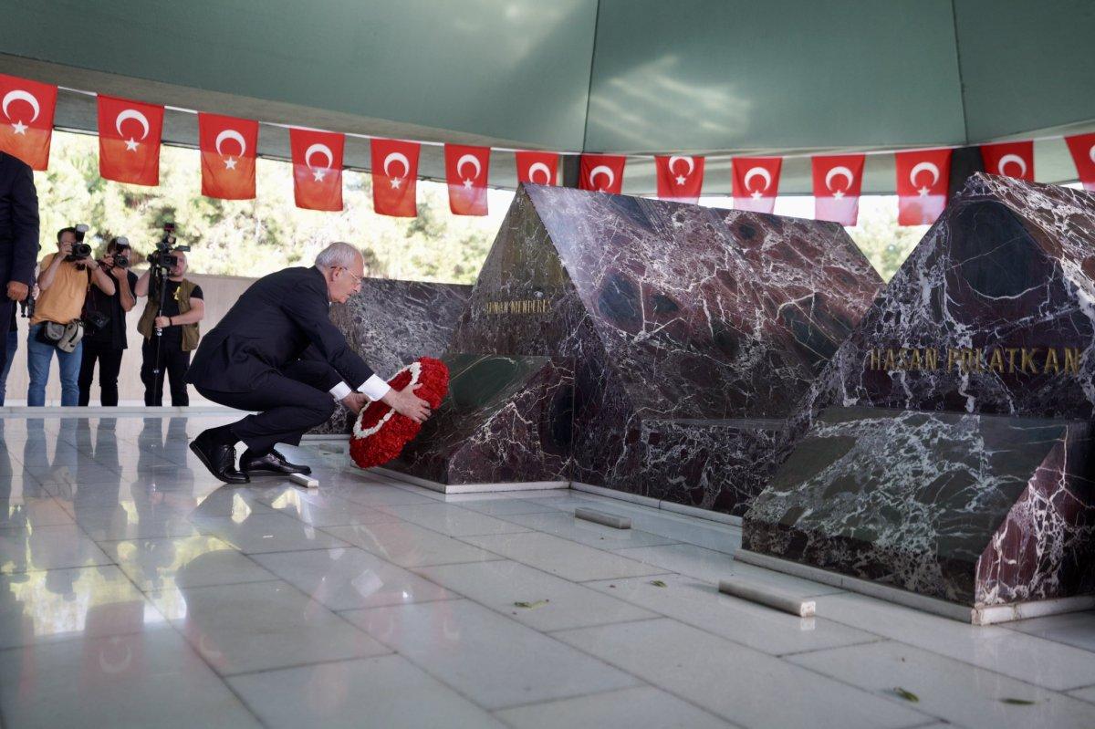 Kemal Kılıçdaroğlu'ndan Adnan Menderes'in mezarına ziyaret