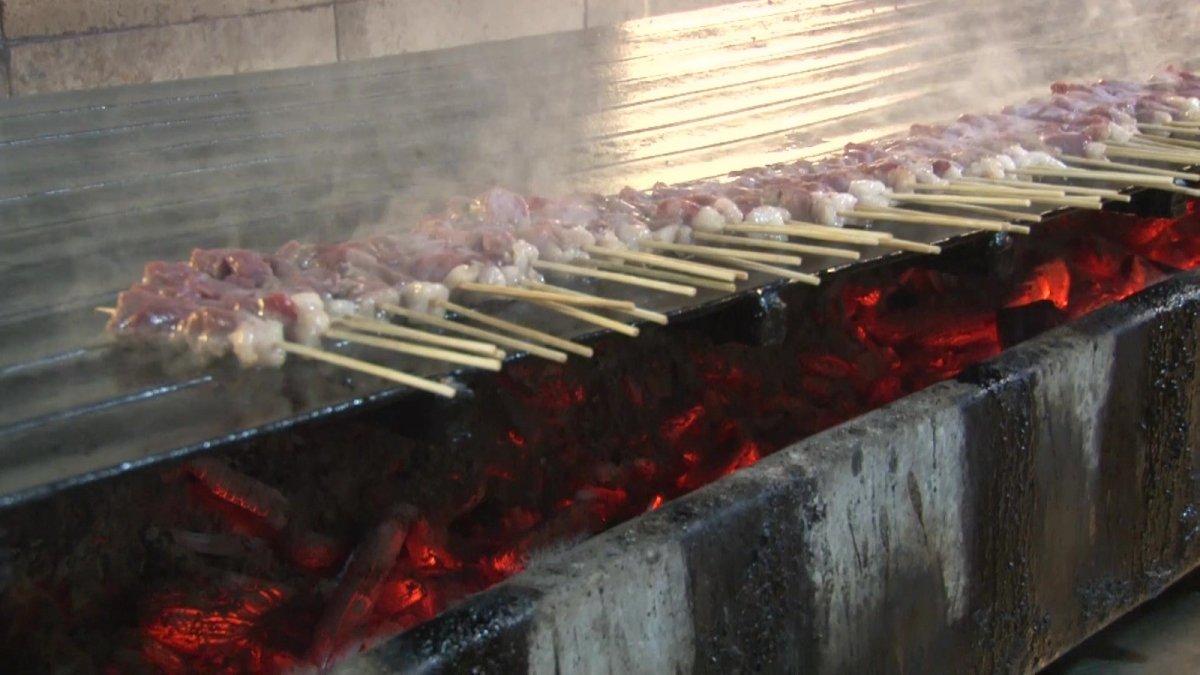 Denizli'de 43 dakikada 240 çöp şiş yedi, para ödülünün sahibi oldu